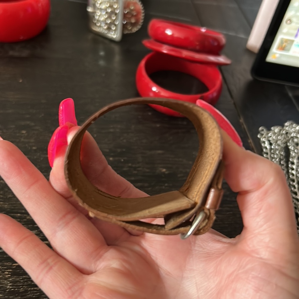 Brown cuff - Picture 2 of 3